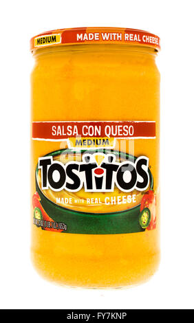 Winneconni, WI - 10 juin 2015 : pot de sauce salsa con queso Tostitos Banque D'Images