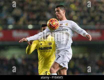 Cristiano Ronaldo en action pendant le match entre Villarreal et le Real Madrid, joué à Madrigal Stadium Banque D'Images