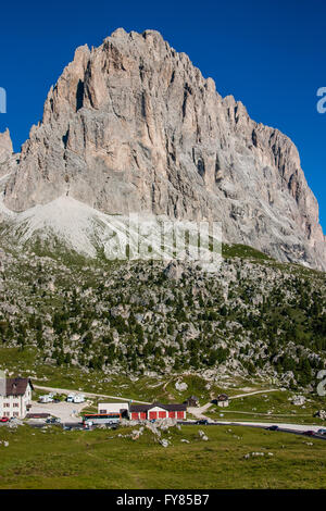 Les montagnes depuis près de Gardena pass, 2121 mètres, Trentin-Haut-Adige, Italie. Banque D'Images