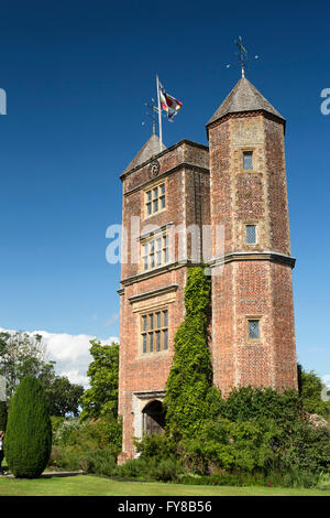 UK, Kent, Château de Sissinghurst, Elizabethan Tour, construite en 1530s par Sir Richard Baker Banque D'Images