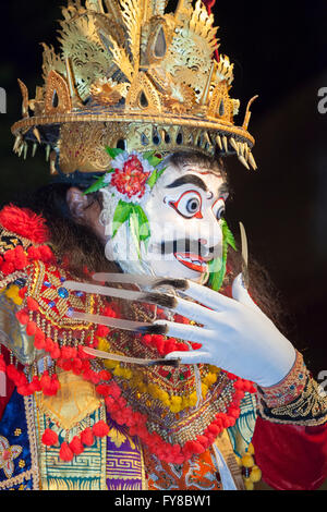 Legong danse exécutée par Bina Remaja troupe, du palais d'Ubud, Bali, Indonésie Banque D'Images