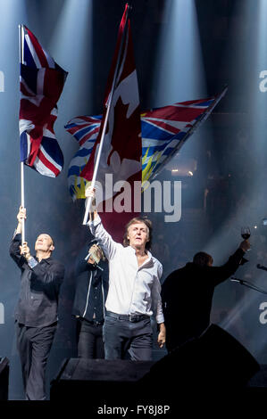 Paul McCartney des Beatles durant son 'one on one' tour @ Rogers Arena de Vancouver, C.-B. le 20 avril 2016 Banque D'Images