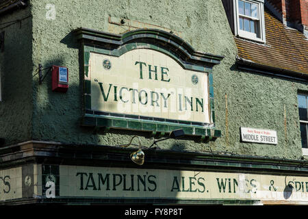 Victory Inn affiche à l'extérieur d'une maison publique à Brighton Sussex Banque D'Images