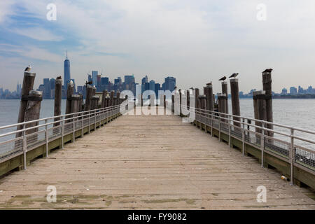 Vue sur le port de manahattan dans Liberty Island Banque D'Images