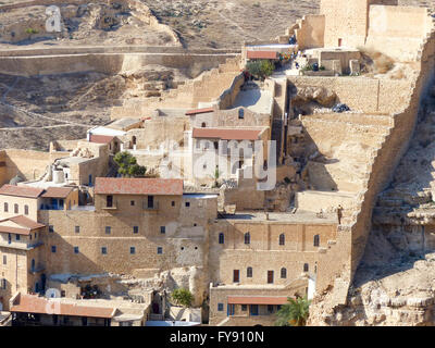 Monastère grec-orthodoxe de Saint George, un monastère situé dans le désert de Judée Wadi Qelt, dans l'est de la Cisjordanie Banque D'Images