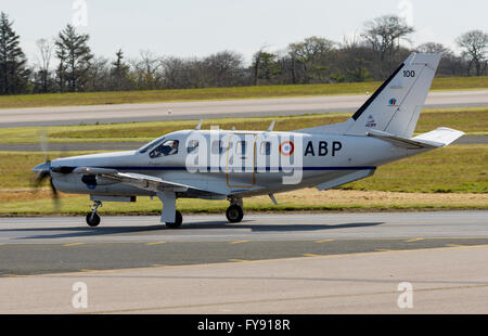 Newquay, Cornwall, UK. Apr 21, 2016. Socata TBM 700 100 ABP/Armée de l'Air Française en Newquay/RAF St Mawgan dans le cadre de l'exercice Crédit : Grève Griffin Bob Sharples/Alamy Live News Banque D'Images