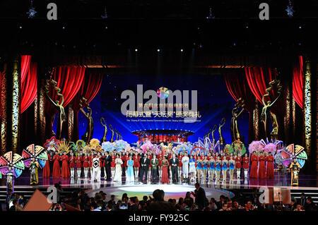 Beijing, Chine. Apr 23, 2016. La cérémonie de clôture du 6ème Festival International du Film de Beijing (BJIFF) est tenue à Beijing, capitale de Chine, le 23 avril 2016. Crédit : Chen Yichen/Xinhua/Alamy Live News Banque D'Images