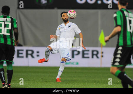 Reggio Emilia, Italie. 20 avr, 2016. Mattia Cassani Unione Calcio Sampdoria's defender en action au cours de l'US Sassuolo Calcio Unione Calcio Sampdoria Serie vs un championnat de football où le jeu se termine par 0-0 score © Massimo Morelli/Pacific Press/Alamy Live News Banque D'Images