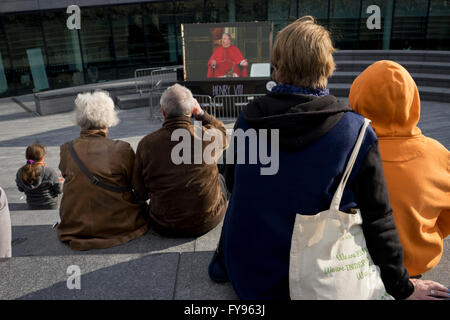 London,UK, 23 avril 2016.projection publique de pièces de Shakespeare sur 400e anniversaire au cours de la fête de Saint George le long de la Tamise. Londres. UK. Banque D'Images