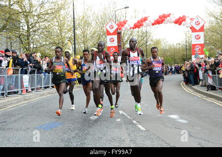 Londres, Royaume-Uni. 24 avril, 2016. Marathon de Londres Elite road runners Credit : AH288/Alamy Live News Banque D'Images