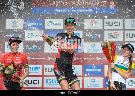 Cairns, Australie. Apr 24, 2016. Coupe du Monde de vélo de montagne UCI. Womens cross country. Gagnant Annika Langvad du Danemark pour l'équitation de course spécialisés. Credit : Action Plus Sport/Alamy Live News Banque D'Images