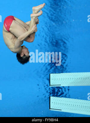 Kazan, Russie. 23 avril, 2016. Cao Yuan de la concurrence de la Chine au cours du tremplin 3m hommes finale à la FINA/NVC diving world series à Kazan, Russie, le 23 avril 2016 Crédit : Pavel Bednyakov/Alamy Live News Banque D'Images