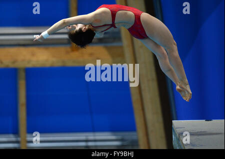 Kazan, Russie. 23 avril, 2016. Si Yajie de la concurrence de la Chine durant les 10m plate-forme finale à la FINA/NVC diving world series à Kazan, Russie, le 23 avril 2016 Crédit : Pavel Bednyakov/Alamy Live News Banque D'Images