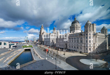 Le Royal Liver, Cunard et Port de Liverpool Bâtiments ('Les Trois Grâces' du Musée de Liverpool, Pier Head, Liverpool, Royaume-Uni Banque D'Images