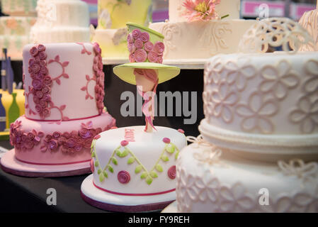 Ornements floraux Gâteaux de mariage et d'anniversaire au gâteau International - Les Sugarcraft décoration de gâteaux, pâtisseries et Show à Londres Banque D'Images