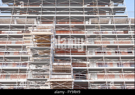 L'échafaudage de construction d'un bâtiment en construction Banque D'Images