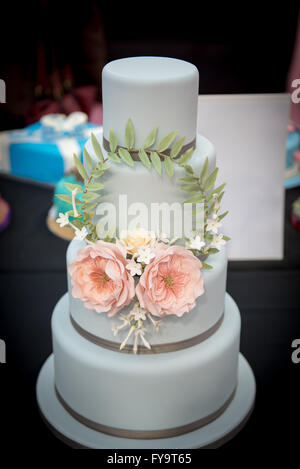 Gâteau de mariage décoration avec fleurs comestibles au gâteau International - Les Sugarcraft décoration de gâteaux, pâtisseries et Show à Londres Banque D'Images