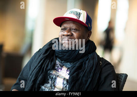 Lors d'un concert à Abidjan, tout à coup, Papa Wemba s'est effondré sur scène. Papa Wemba (1949-2016) était un hitmaker légendaire et un de Banque D'Images