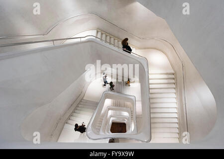 Madrid. L'Espagne. CaixaForum Madrid, escalier central. Banque D'Images