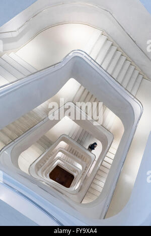 Madrid. L'Espagne. CaixaForum Madrid, escalier central. Banque D'Images