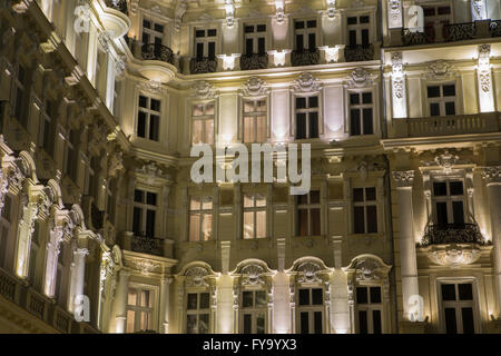 Façade, hôtel Pupp, 19e siècle, dans la nuit, Karlovy Vary, République Tchèque Banque D'Images