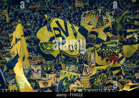 BVB mer de ​​Flags sur la tribune sud, Borussia Dortmund - FC Augsburg 2 : 2, Dortmund, Rhénanie du Nord-Westphalie, Allemagne Banque D'Images