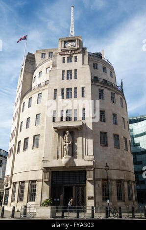 Broadcasting House, Londres, Royaume-Uni. Siège de la BBC, complété en 1932 par l'architecte George Val Myer en style Art Déco Banque D'Images