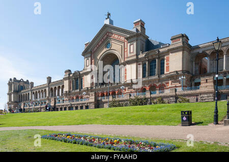 Alexandra Palace au printemps, Alexandra Park, London Borough of Haringey, Greater London, Angleterre, Royaume-Uni Banque D'Images