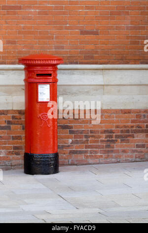 Old Fashioned Red Post Box' Banque D'Images