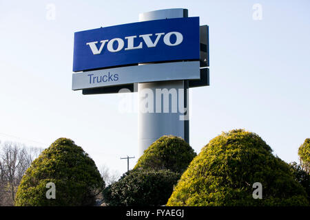 Un logo affiche à l'extérieur d'une installation de Volvo Trucks à Carlisle, en Pennsylvanie le 17 avril 2016. Banque D'Images