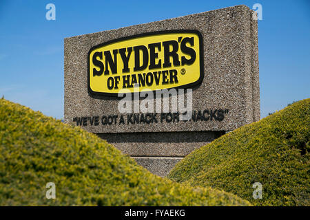 Un logo affiche à l'extérieur du siège de Snyder's de Hanovre à Hanovre, en Pennsylvanie le 17 avril 2016. Banque D'Images