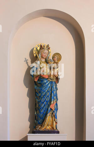 Statue de Vierge à l'enfant à l'église de Notre Dame à Bruges, Belgique Banque D'Images