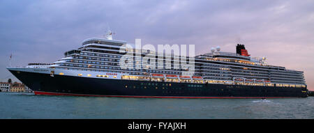 Bateau de croisière MS Queen Elizabeth (Cunard), l'OMI 9477438 Banque D'Images