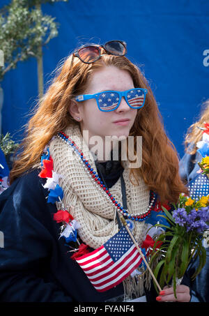 Une jeune fille américaine vêtu d'attirail stars and stripes Banque D'Images