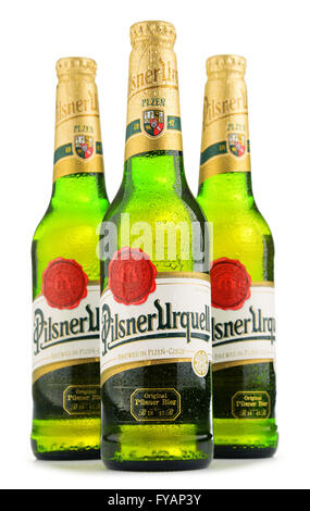 POZNAN, POLOGNE - avril 23, 2016 : Plzensky Prazdroj, la première bière Pilsner au monde, mieux connu sous son nom allemand de 4 Banque D'Images