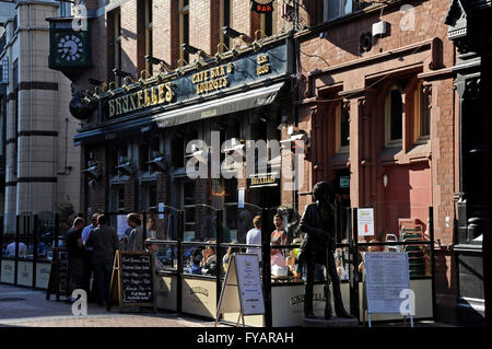 Philip Lynott P chanteur de la Thin Lizzy, Bruxelles Pub près de Grafton Street, Dublin, Irlande Banque D'Images