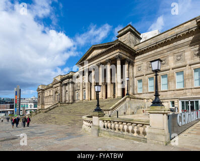 La Bibliothèque centrale et musée du monde, William Brown Street, Liverpool, England, UK Banque D'Images