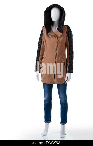 Manteau marron avec fermeture éclair en diagonale. Banque D'Images