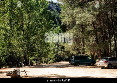 Parking gratuit River Lobos à Ucero, Soria, Castille et Leon, Espagne Banque D'Images