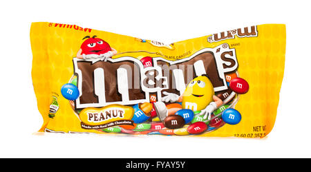 Winneconne, WI - 4 Février 2015 : Paquet de M&M'S Peanut chocolat. M&M's sont vendus à plus de 100 pays dans le monde. Banque D'Images