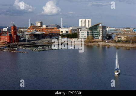 Vue plongeante sur des yachts, la baie de Cardiff, Cardiff, Pays de Galles, Royaume-Uni. Banque D'Images