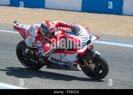 Jerez de la Frontera, Espagne. 24 avril, 2016. Andrea Dovizioso motoGP rider italien de l'équipe Ducati MotoGP de course au cours de l'Espagne, dans le circuit de Jerez. Credit : Kiko Jimenez/Alamy Live News Banque D'Images