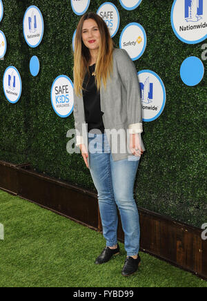 Culver City, CA, USA. Apr 24, 2016. 24 avril 2016 - Culver City, Californie - Drew Barrymore. Arrivées de Safe Kids Day tenue à Smashbox Studios. Crédit photo : Birdie Thompson/AdMedia Crédit : Birdie Thompson/AdMedia/ZUMA/Alamy Fil Live News Banque D'Images