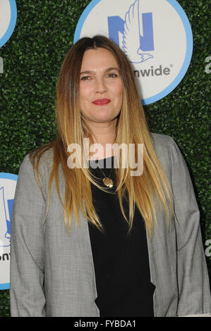 Culver City, CA, USA. Apr 24, 2016. 24 avril 2016 - Culver City, Californie - Drew Barrymore. Arrivées de Safe Kids Day tenue à Smashbox Studios. Crédit photo : Birdie Thompson/AdMedia Crédit : Birdie Thompson/AdMedia/ZUMA/Alamy Fil Live News Banque D'Images