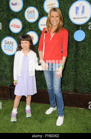 Culver City, CA, USA. Apr 24, 2016. 24 avril 2016 - Culver City, Californie - Vanna White. Arrivées de Safe Kids Day tenue à Smashbox Studios. Crédit photo : Birdie Thompson/AdMedia Crédit : Birdie Thompson/AdMedia/ZUMA/Alamy Fil Live News Banque D'Images