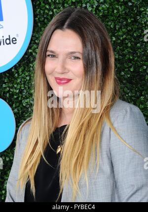 New York, NY, USA. Apr 24, 2016. Drew Barrymore aux arrivées de Safe Kids Day LA, Smashbox Studios, New York, NY Le 24 avril 2016. Credit : Dee Cercone/Everett Collection/Alamy Live News Banque D'Images