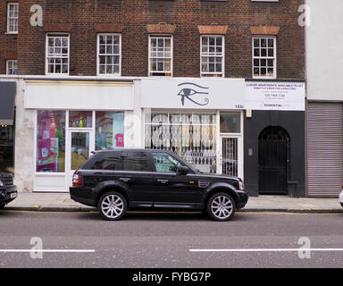 L'ouest de Londres, Royaume-Uni. 24 avril, 2016. Dans la boutique de l'opticien Fulham Road autrefois connue comme Isis forcé de changer son nom. Londres 24/04/2016 Credit : Theodore liasi/Alamy Live News Banque D'Images