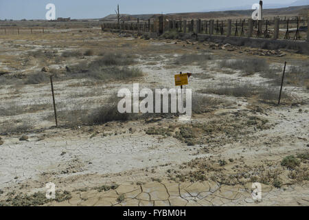 Jérusalem, USA. 18 avr, 2016. Un champ de mines près du Jourdain, sur la Rive occidentale. La vie à Jérusalem, Israël et la Palestine est dit être lentement à la normale après des mois d'attaques au cours de laquelle 28 Israéliens et deux américains ont été tués par des attentats palestiniens, l'un par un bus piégé, et au moins 188 Palestiniens tués par des tirs israéliens. © Jay Egelsbach/ZUMA/Alamy Fil Live News Banque D'Images