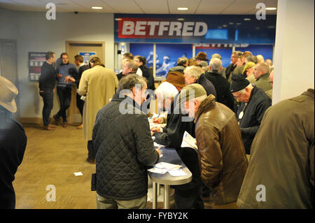 18.03.16 jour Cheltenham Gold Cup sur Betfred de pari sur les courses de chevaux Banque D'Images