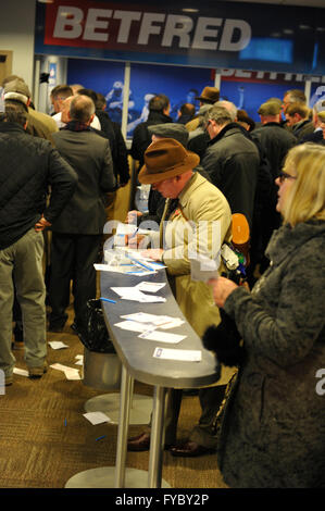 18.03.16 jour Cheltenham Gold Cup sur Betfred de pari sur les courses de chevaux Banque D'Images